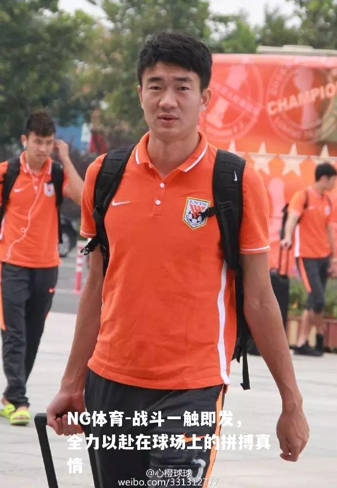 战斗一触即发，全力以赴在球场上的拼搏真情